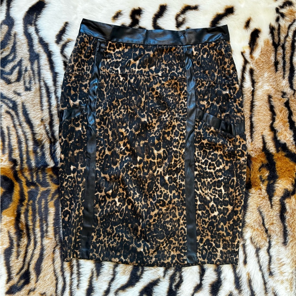 Animal print skirt leather trim